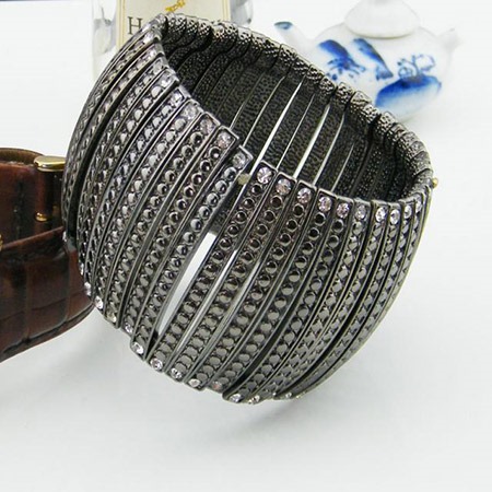 Black Three-dimensional Circular Bracelet