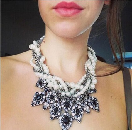 Fashion Alloy Pearls Inlaid with Black Gem (Droplets) Tangled Necklace